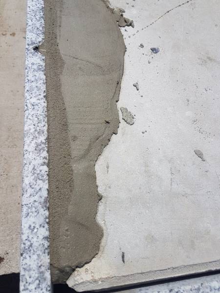 granit fixé au caveau