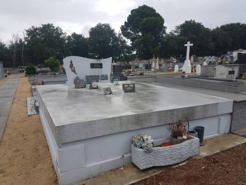 caveau ancien en béton armé à La teste de Buch