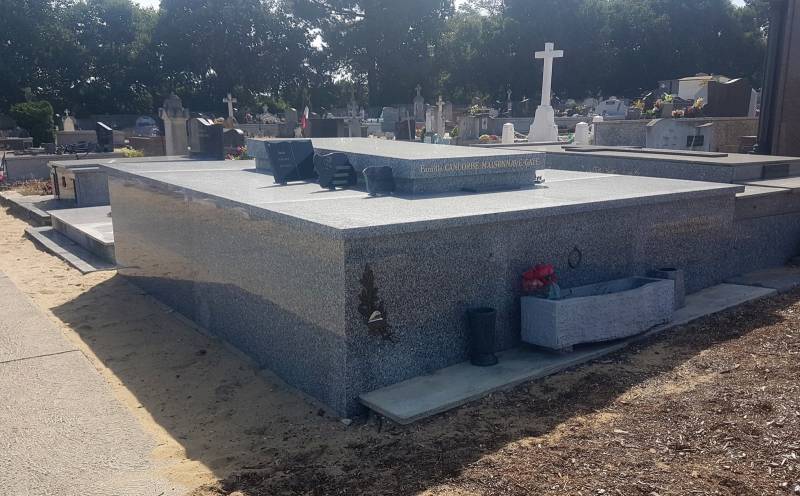 caveau habillé en granit du tarn