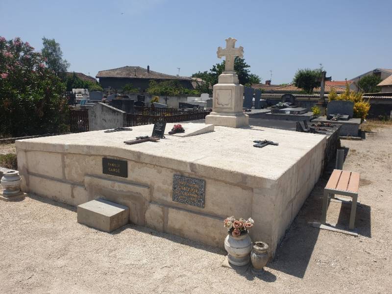 caveau en pierre rénové avec changement de croix