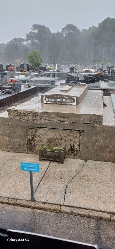 Nettoyer un monument funéraire sur Gujan-Mestras 