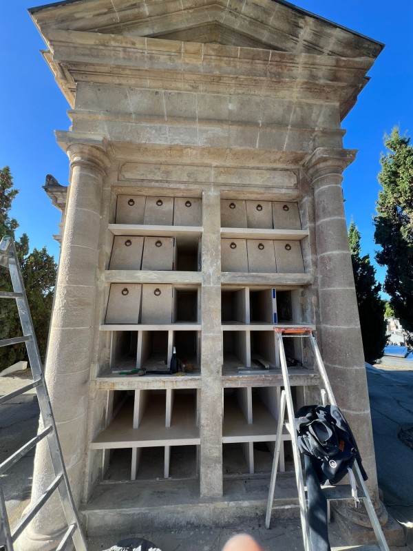 Création d'un columbarium dans un ancien dépositoire en pierre au cimetière d'Arcachon