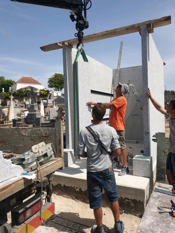 Construction d'une chapelle en granit sur le Bassin d'Arcachon