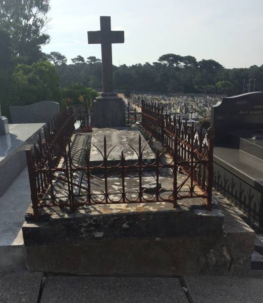 caveau à restaurer sur le cimetière d'Arcachon