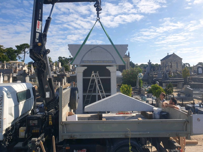 Pose de la partie supérieure de la chapelle