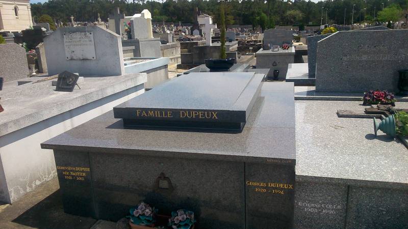 Habillage granit sur un caveau ancien à Arcachon