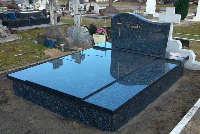 granit Labrador Hq de Norvège sur le cimetière de Parentis en Born