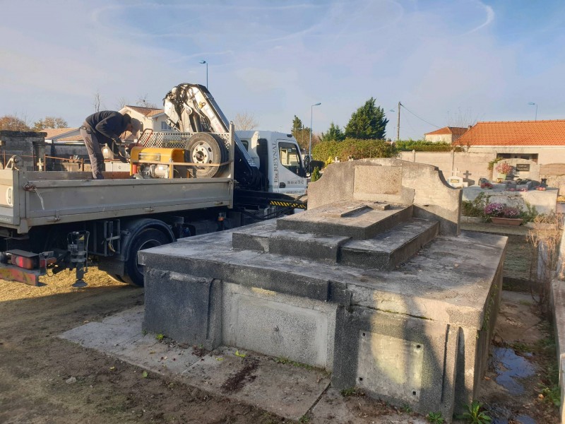 caveau sur le cimetière d'Audenge avant rénovation