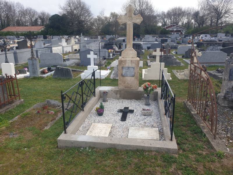 tombe restaurée sur le bassin d'Arcachon